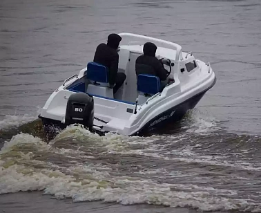 КОМБИНИРОВАННЫЙ КАТЕР С КАЮТОЙ WYATBOAT Neman-500
